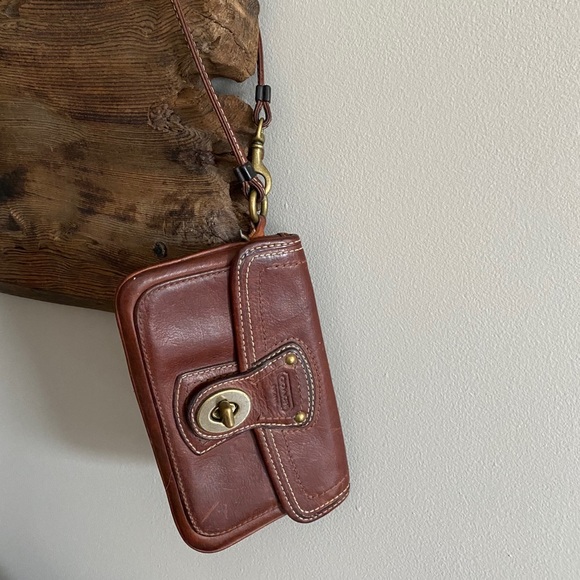 ❌SOLD❌ Coach brown leather wristlet / wallet - Picture 3 of 9
